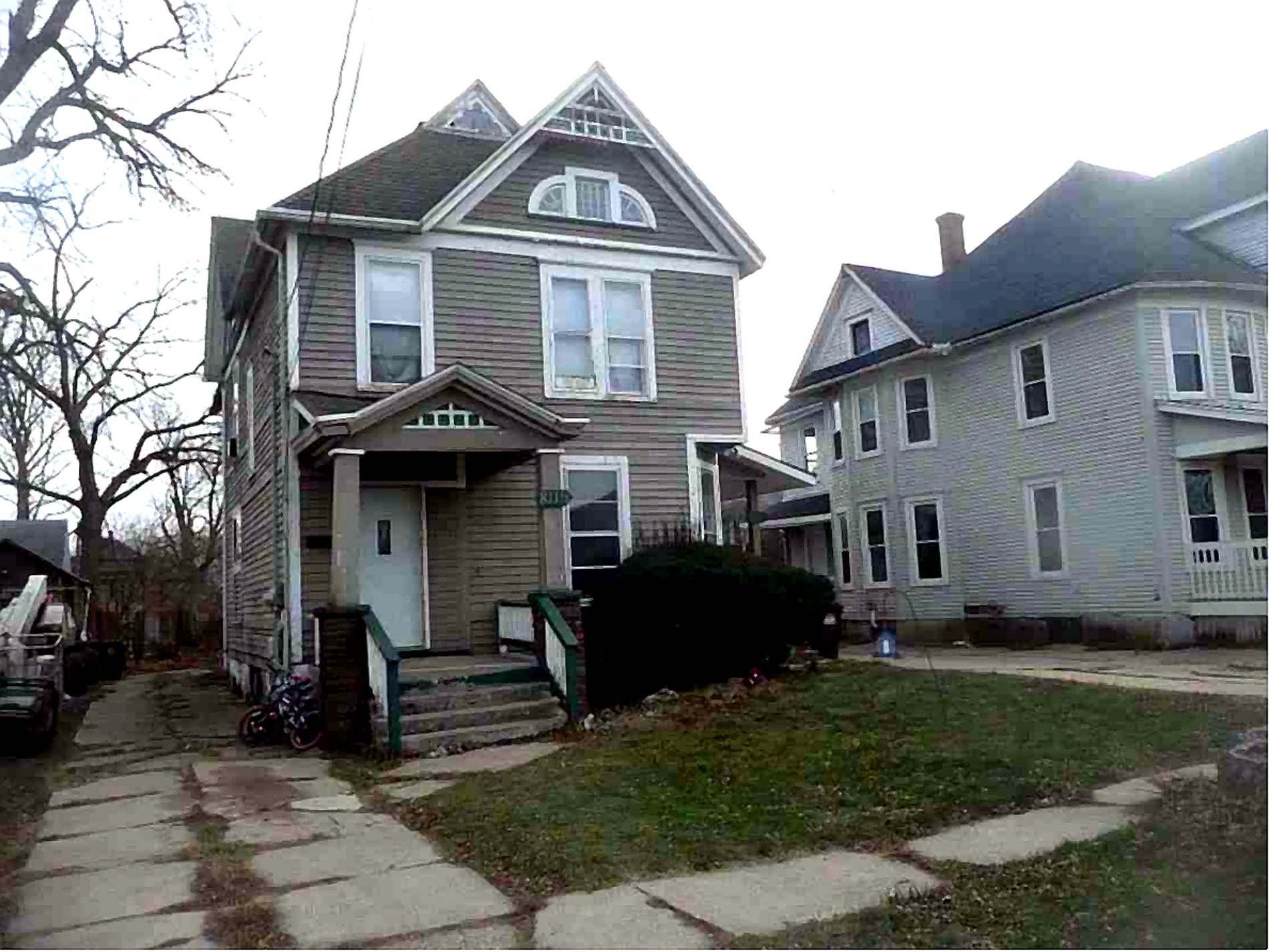 811 1/2 S Kenwood Ave